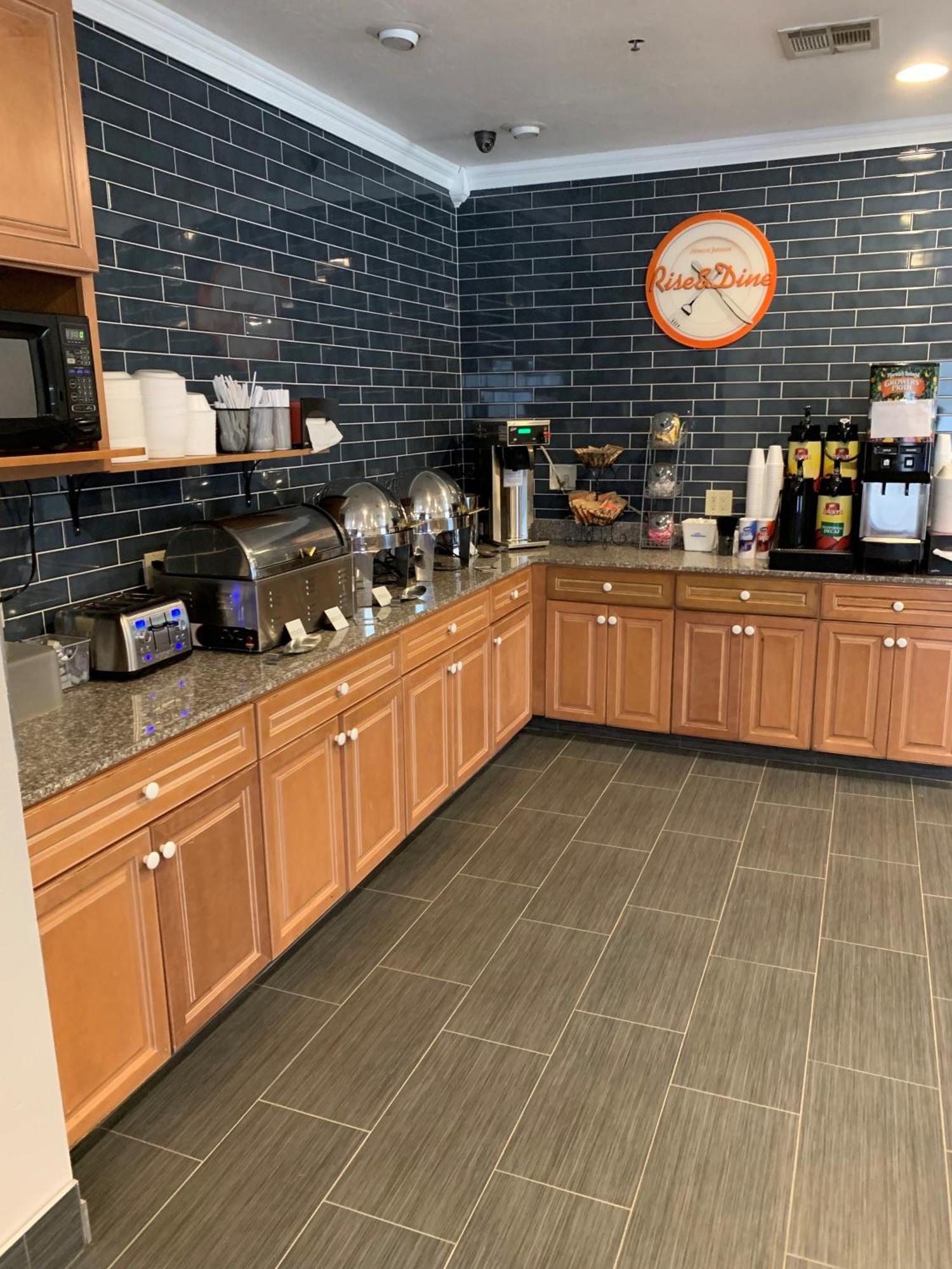 Howard Johnson By Wyndham Oklahoma City Okc Airport, Fairgrounds, I40 Ngoại thất bức ảnh